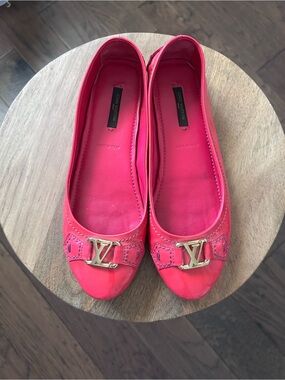 Louis Vuitton Hot Pink Patent Ballet Flats with Gold LV Accent
